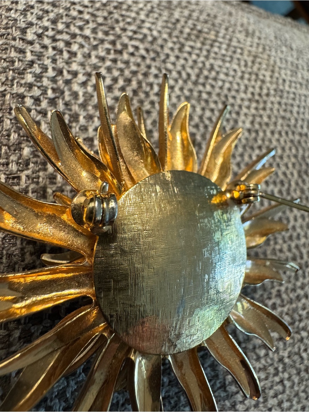 Gold-Tone Starburst Floral Brooch - Picture 14 of 14
